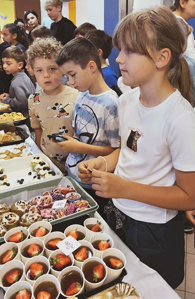 OSTATNI KIERMASZ CHARYTATYWNY DLA SZKOLNEGO AED